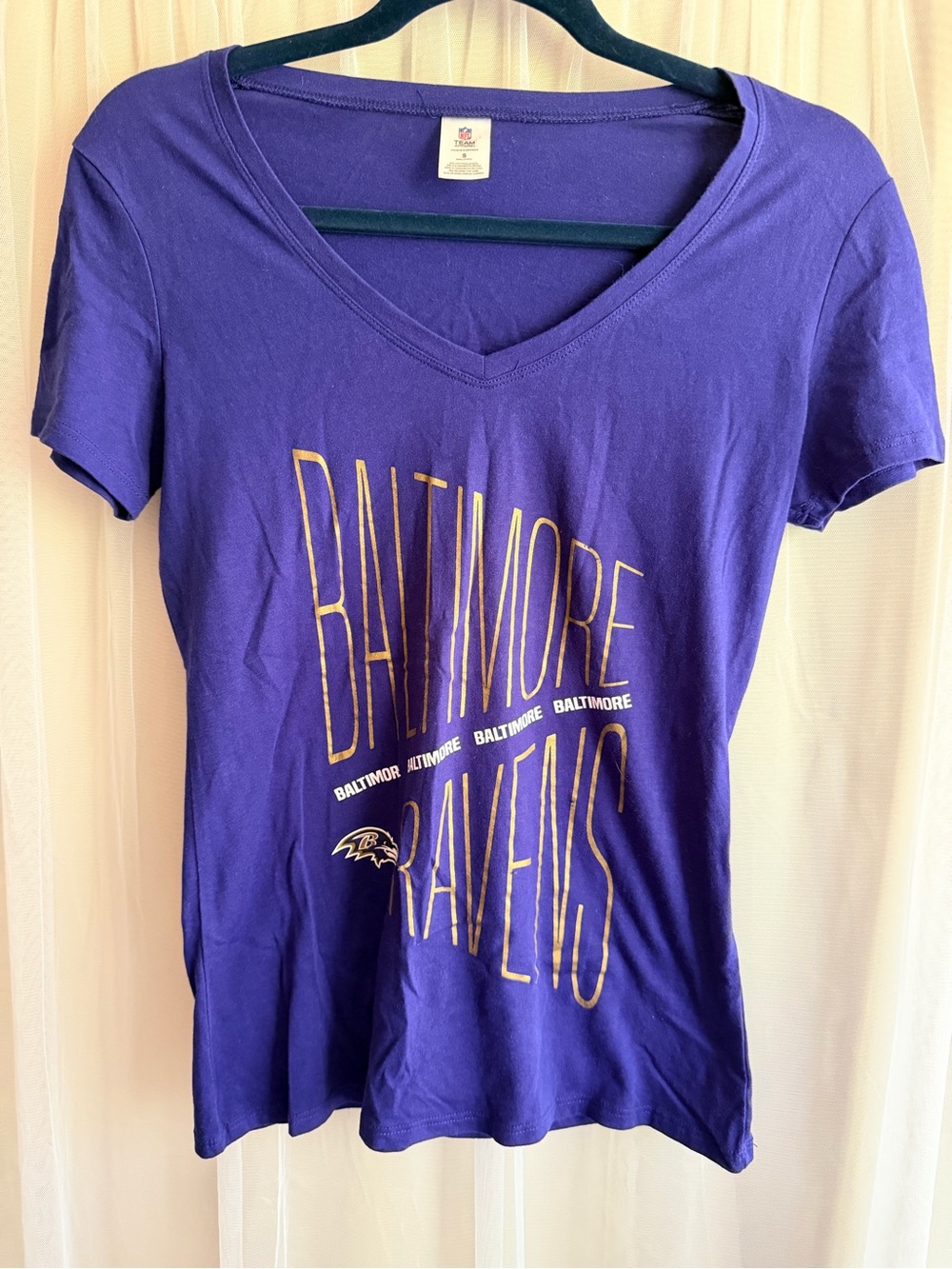NFL Purple V-Neck Baltimore Ravens Graphic Women’s Tee sz S